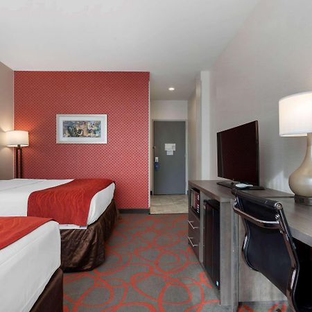 Comfort Inn & Suites Near Stadium New York Exteriör bild