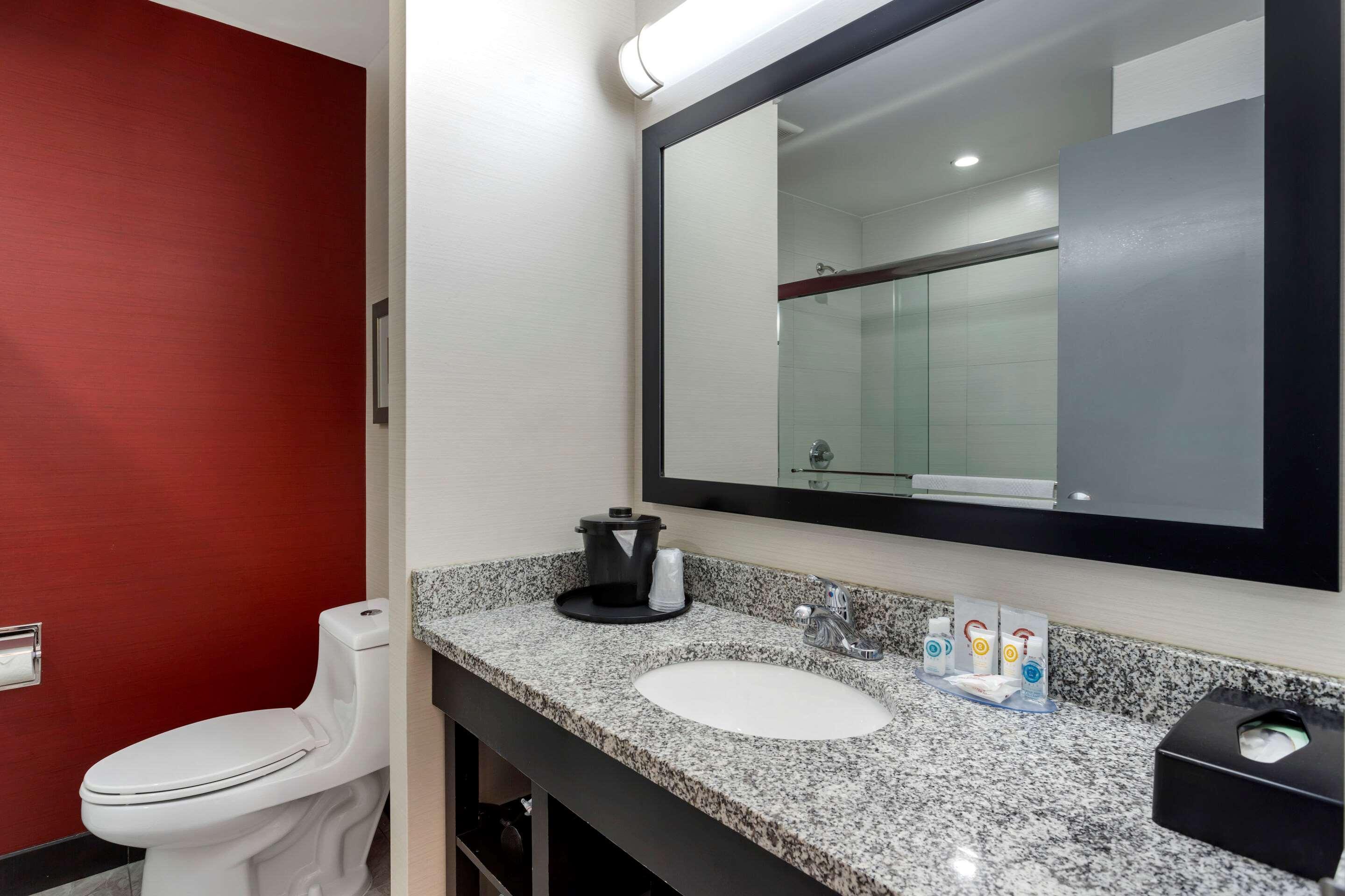 Comfort Inn & Suites Near Stadium New York Exteriör bild