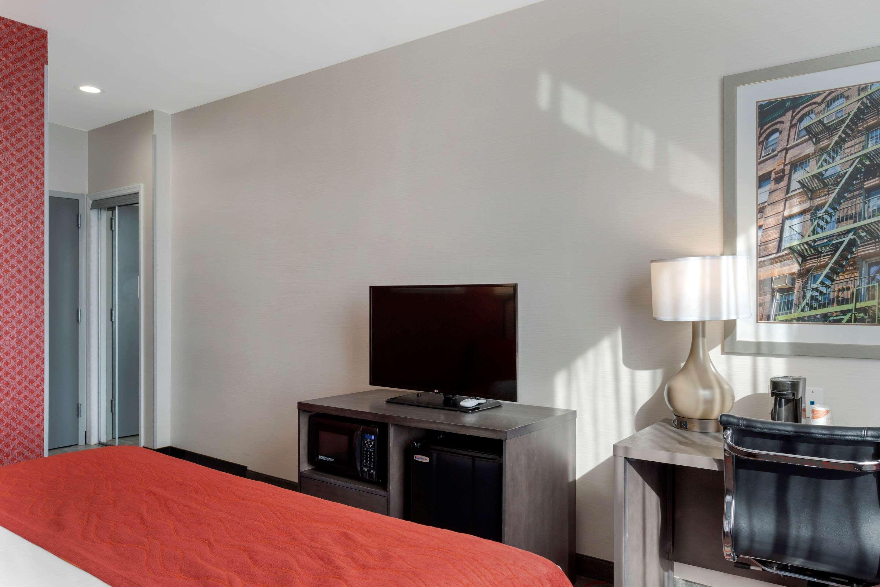 Comfort Inn & Suites Near Stadium New York Exteriör bild
