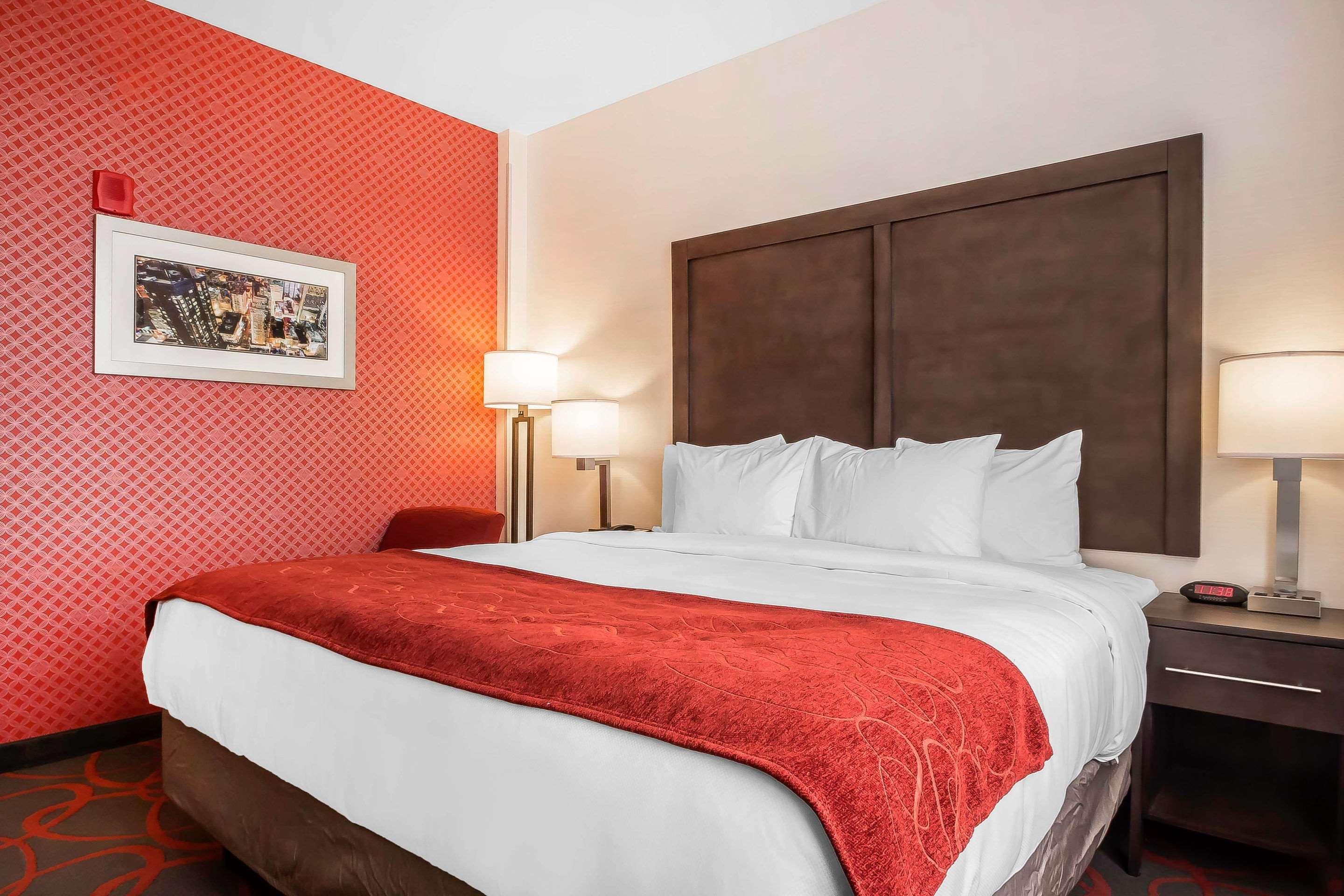Comfort Inn & Suites Near Stadium New York Exteriör bild