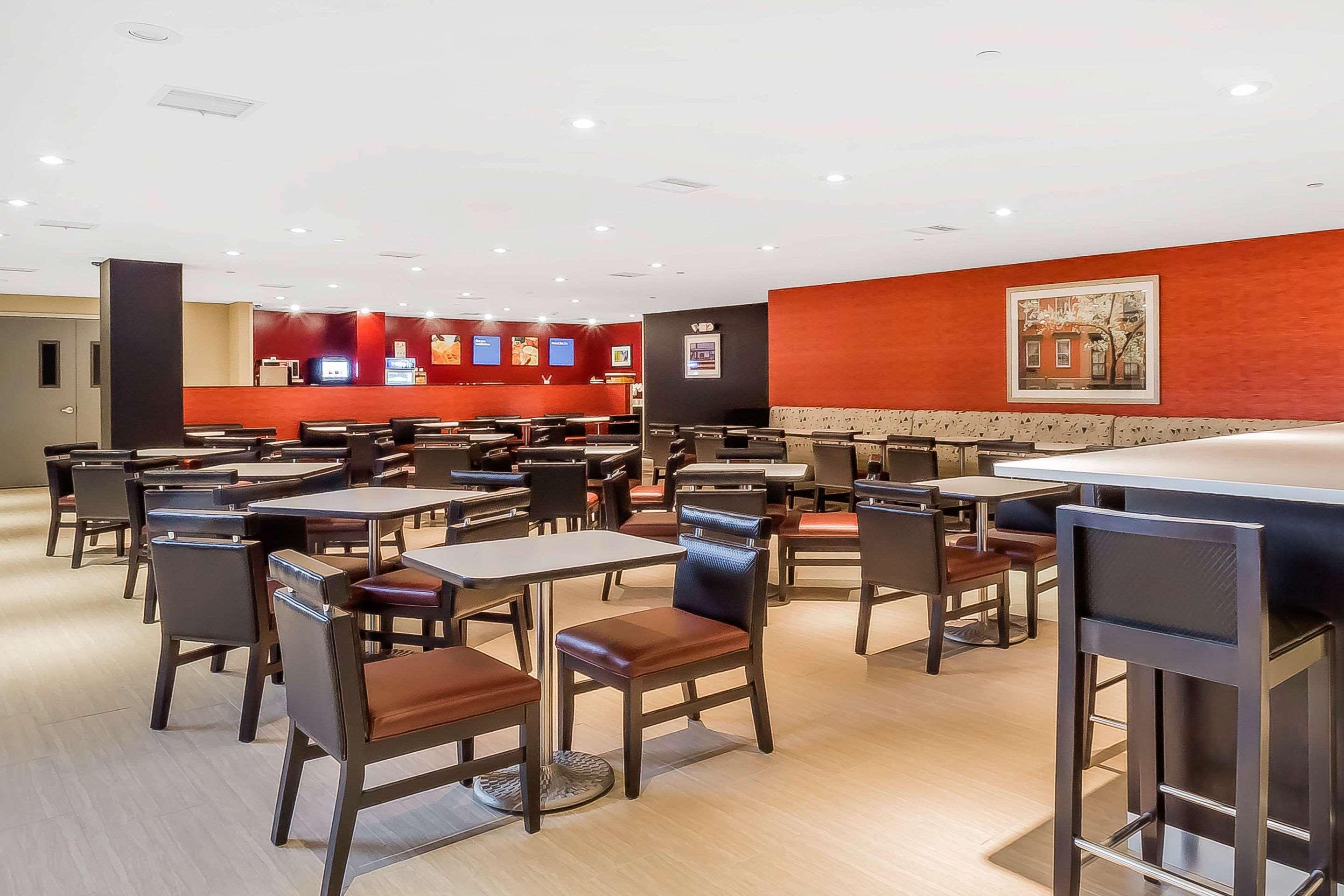 Comfort Inn & Suites Near Stadium New York Exteriör bild