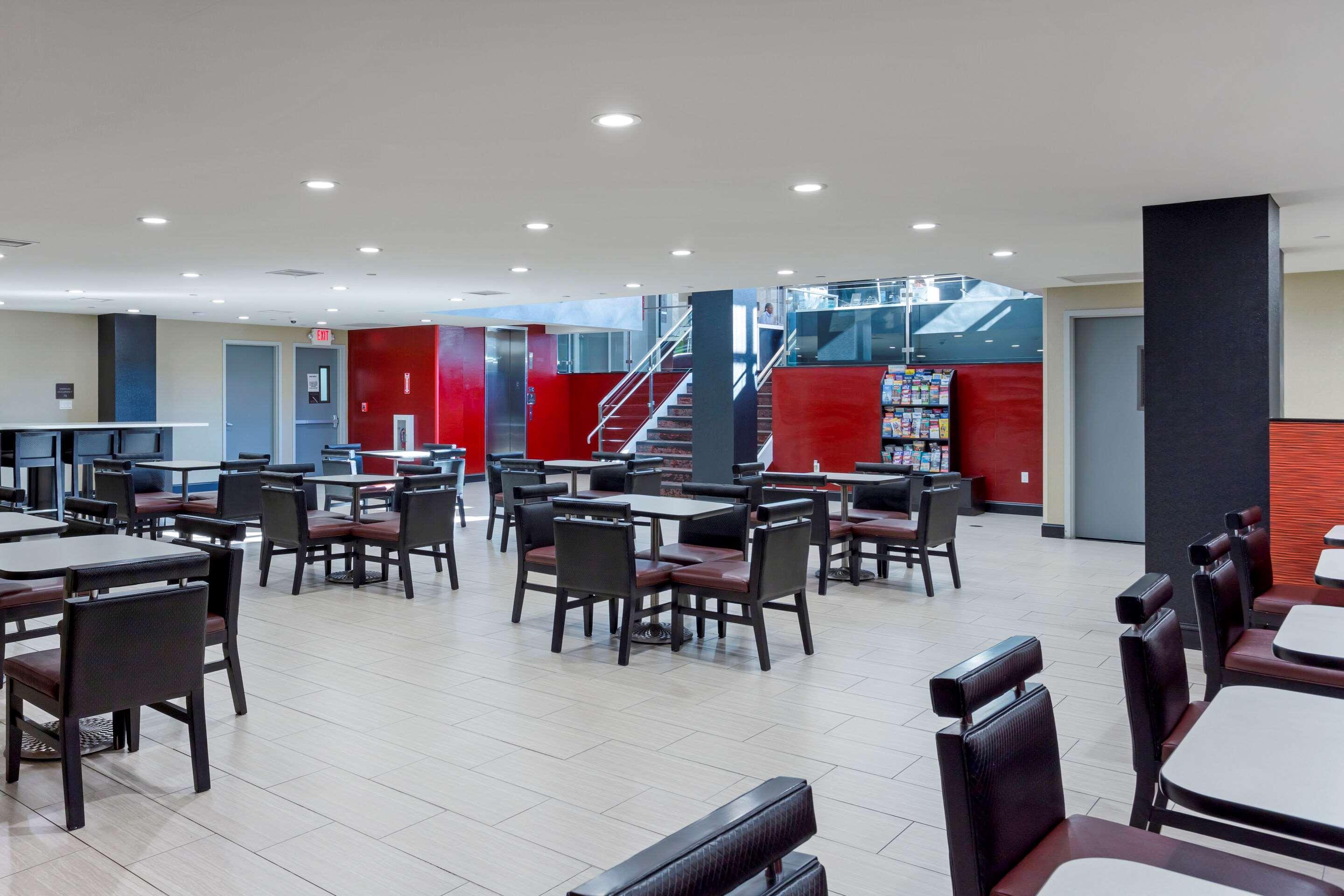 Comfort Inn & Suites Near Stadium New York Exteriör bild