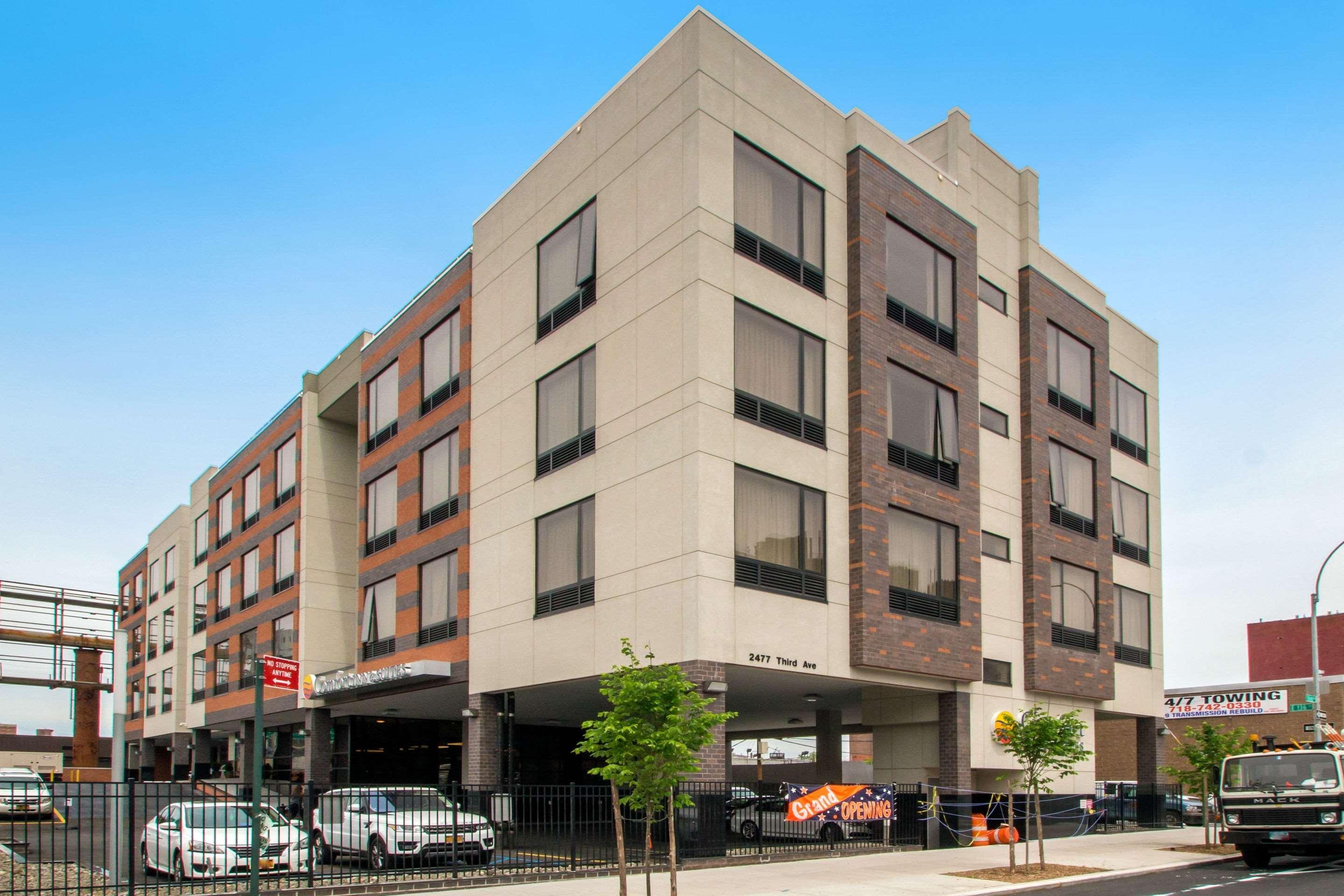 Comfort Inn & Suites Near Stadium New York Exteriör bild