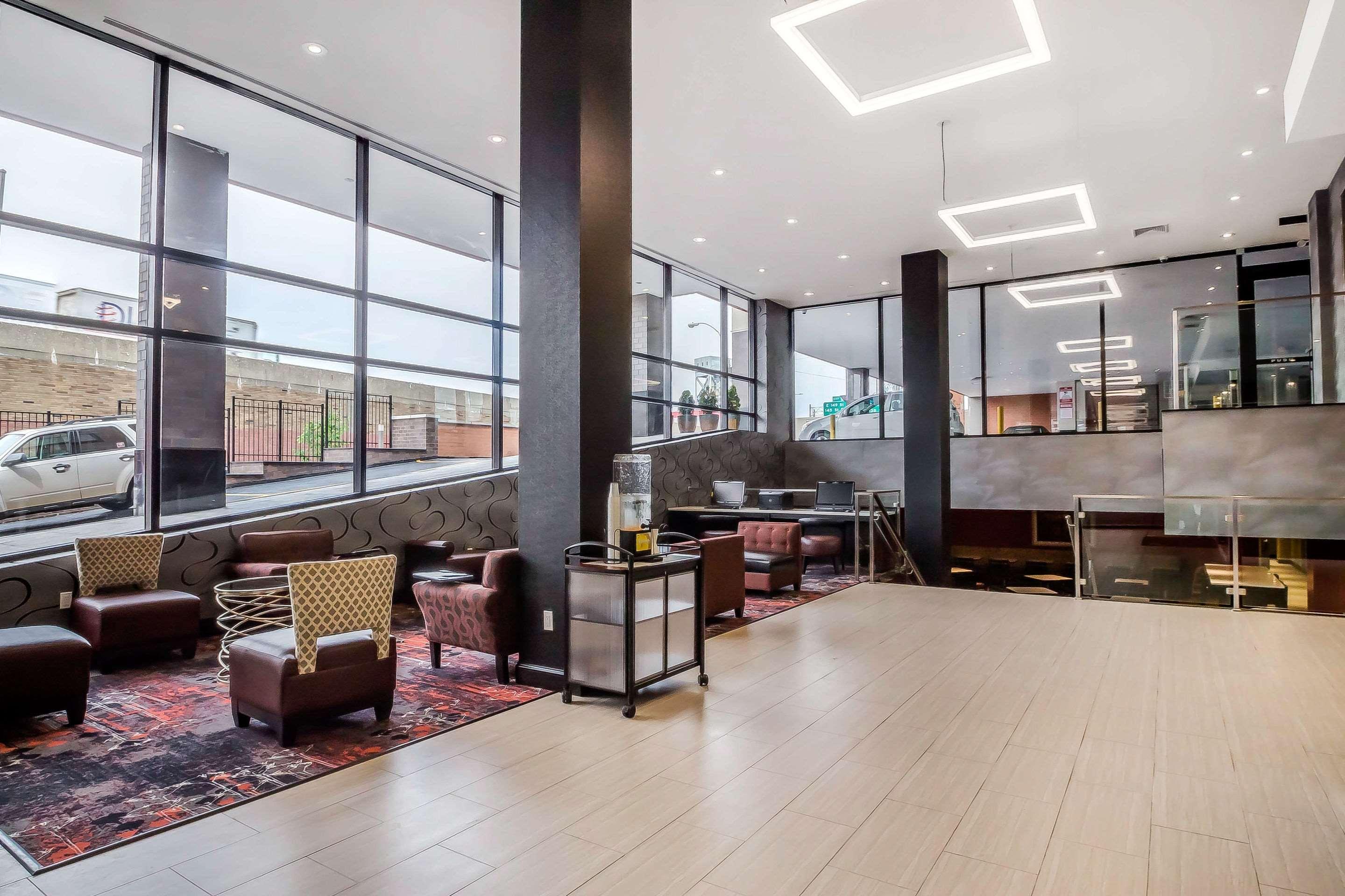 Comfort Inn & Suites Near Stadium New York Exteriör bild