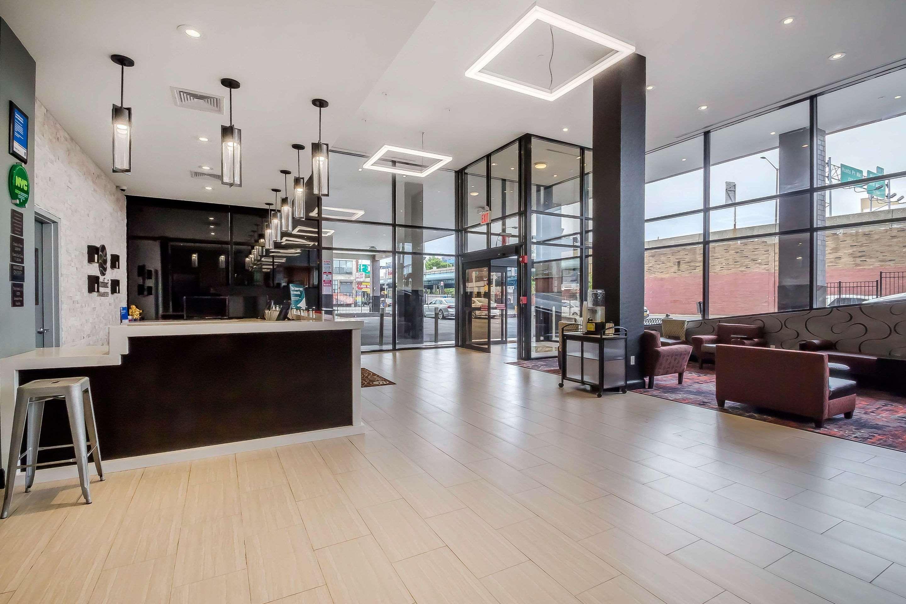 Comfort Inn & Suites Near Stadium New York Exteriör bild