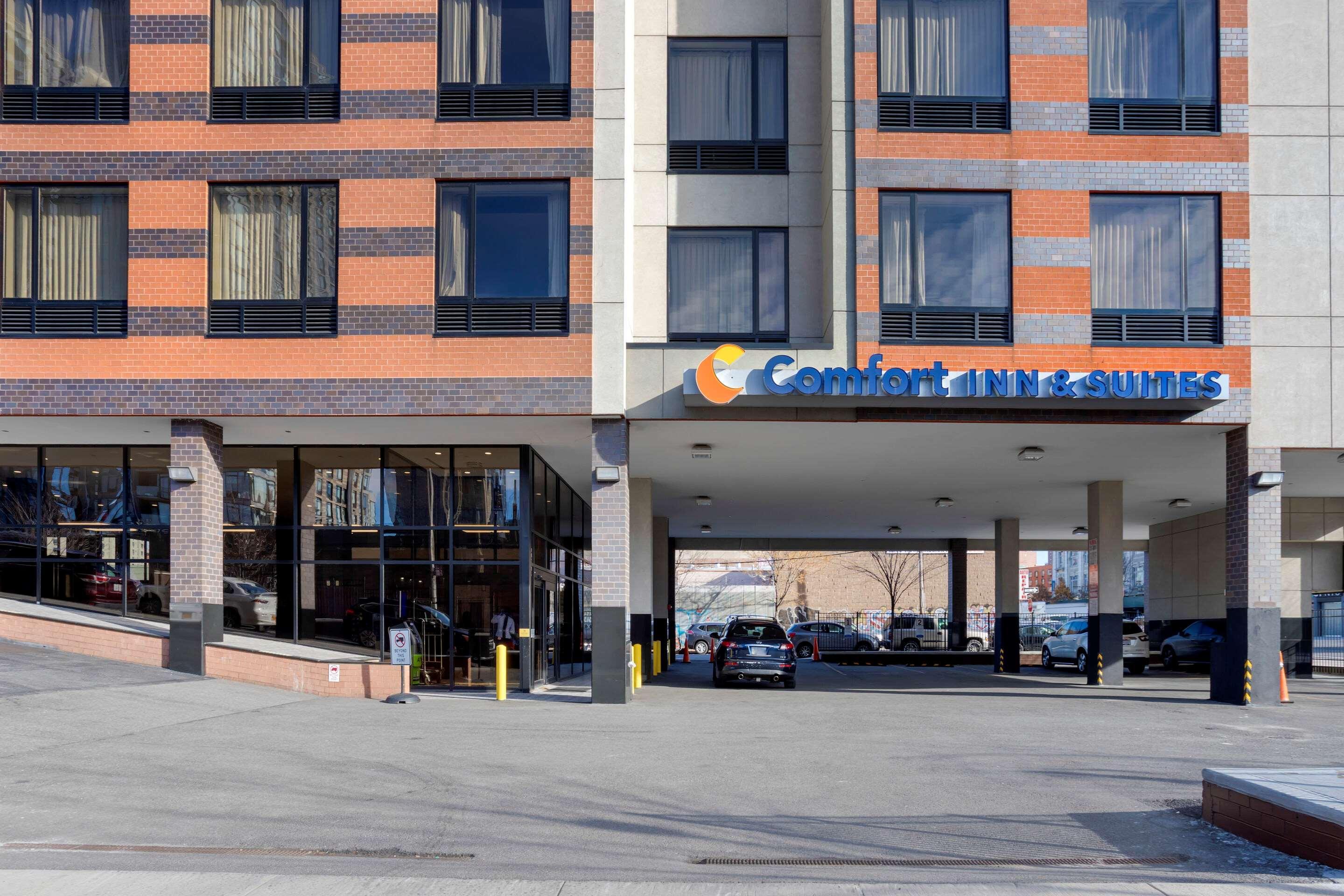 Comfort Inn & Suites Near Stadium New York Exteriör bild